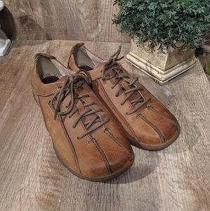 BORN Women's Brown Shoes Size 9.5.  X